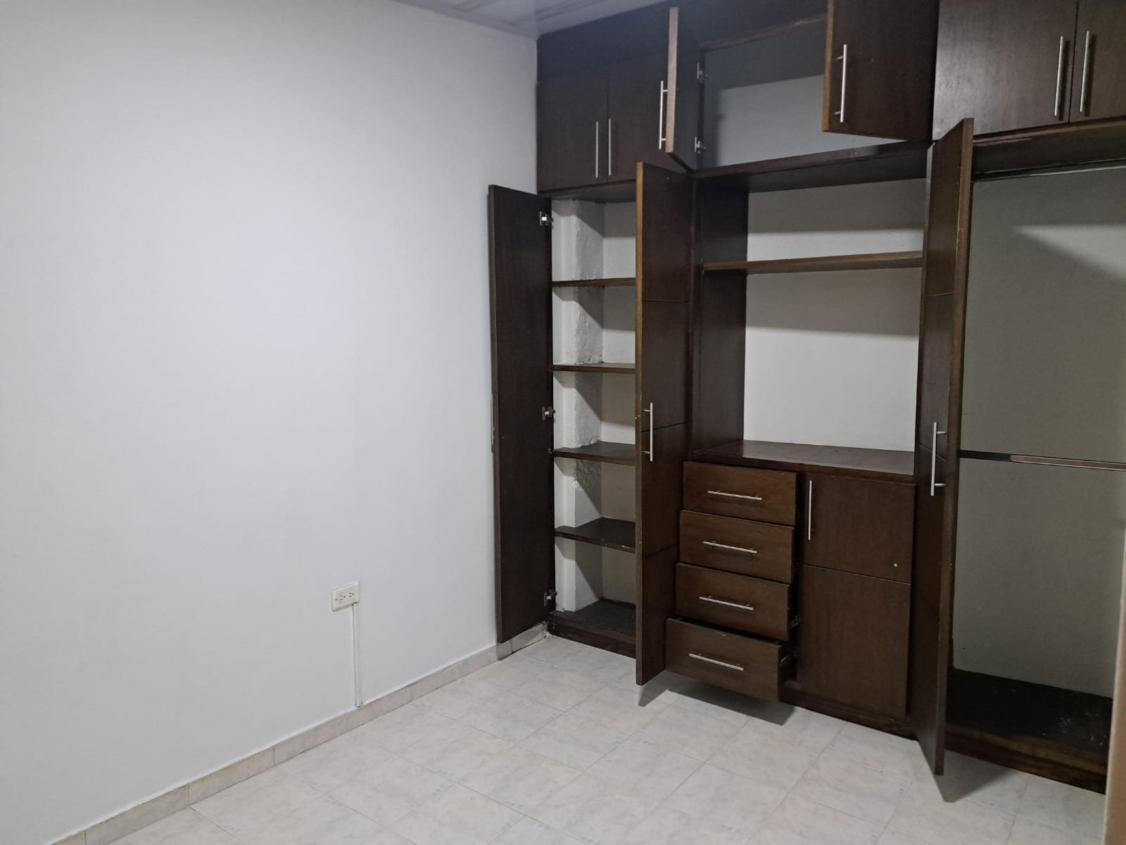 14e86cd8-7cef-406b-9f9f-9f8a196c9b9c Venta de Casa de 2 Plantas en el Barrio Granada, Armenia, Quindío