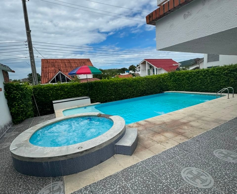 Casa campestre en venta en Girardot, Condominio Campestre Villa María