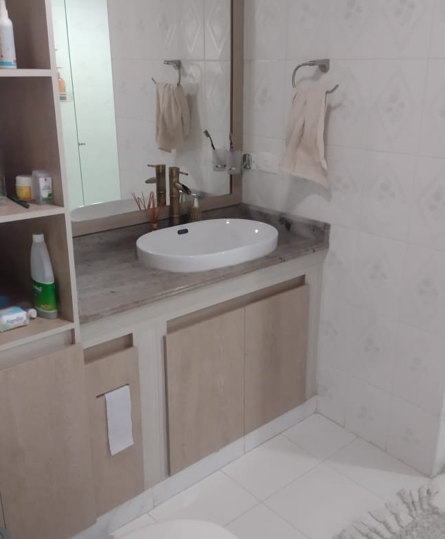 Apartamento en venta en el Centro de Medellín, sobre la Avenida La Playa