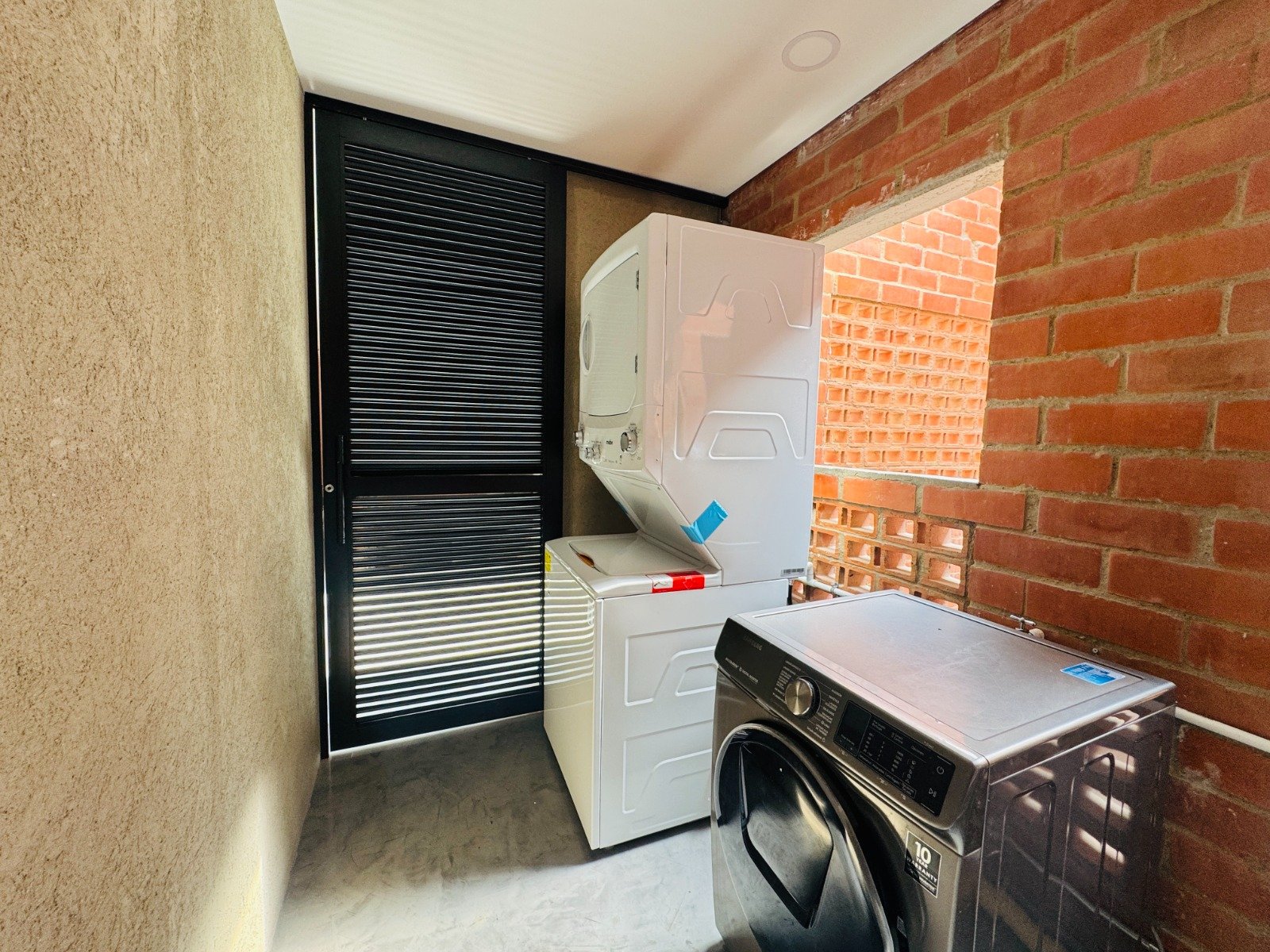 214465-271286-1052720090975983 Arriendo Apartaestudios amoblados en El Limonar, Cali