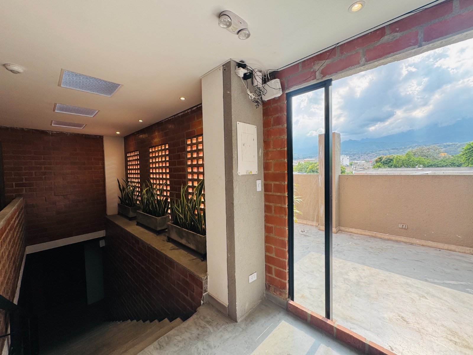 214465-271286-1063964942787779 Arriendo Apartaestudios amoblados en El Limonar, Cali