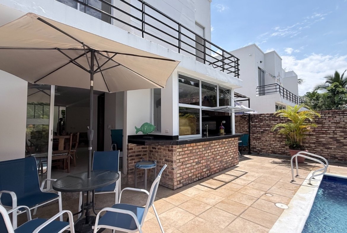 CASA EN VENTA EN ANAPOIMA EN CONDOMINIO PRIVADO