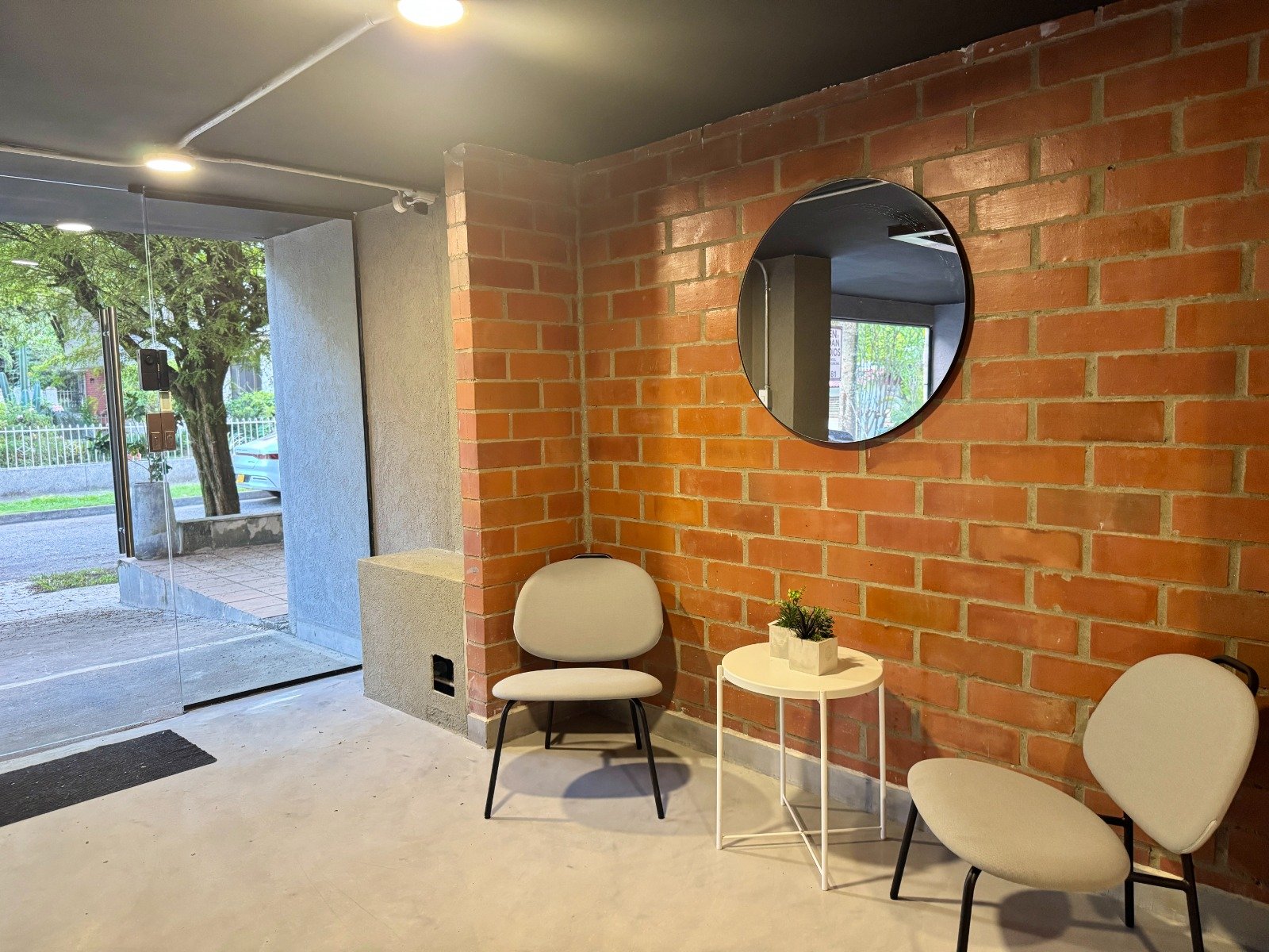 214465-271286-1373390154320583 Arriendo Apartaestudios amoblados en El Limonar, Cali