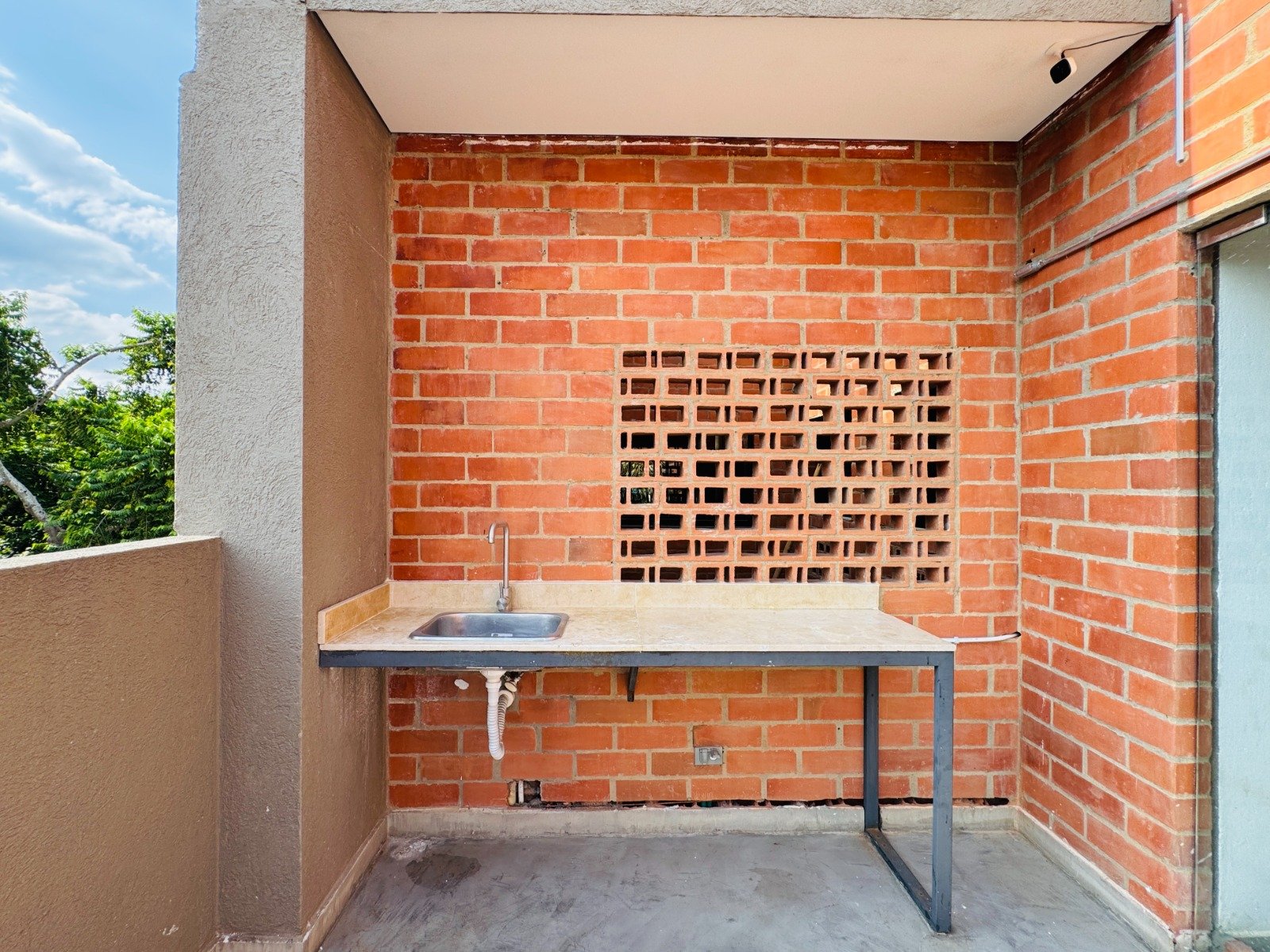 214465-271286-1405402264817081 Arriendo Apartaestudios amoblados en El Limonar, Cali