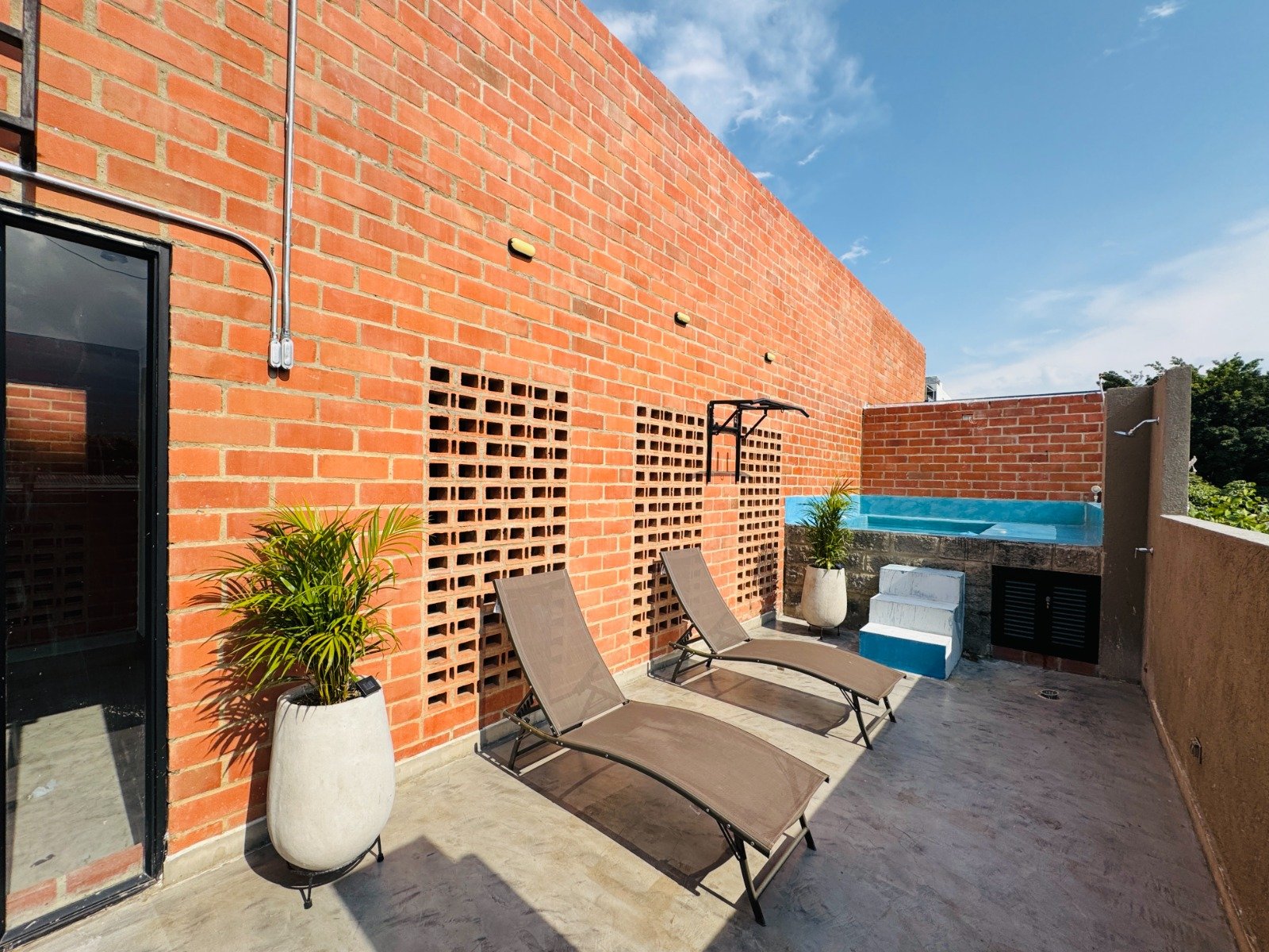 214465-271286-1570781871213565 Arriendo Apartaestudios amoblados en El Limonar, Cali