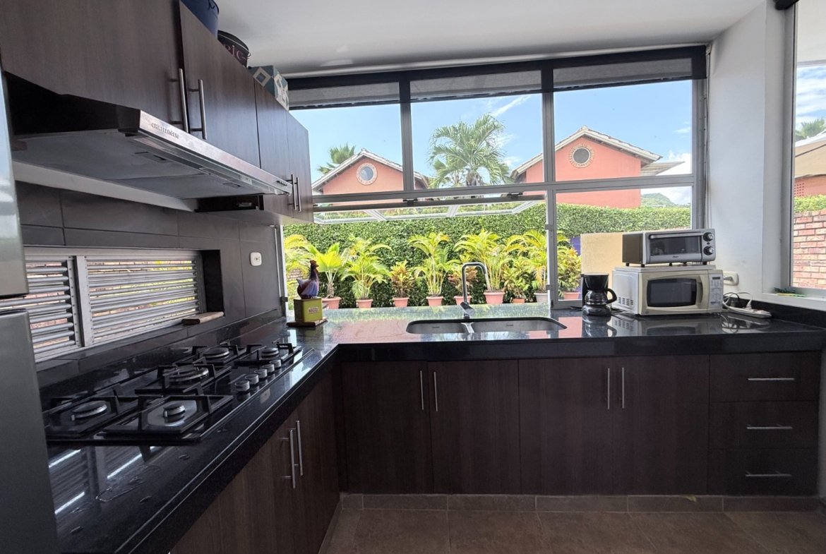 CASA EN VENTA EN ANAPOIMA EN CONDOMINIO PRIVADO