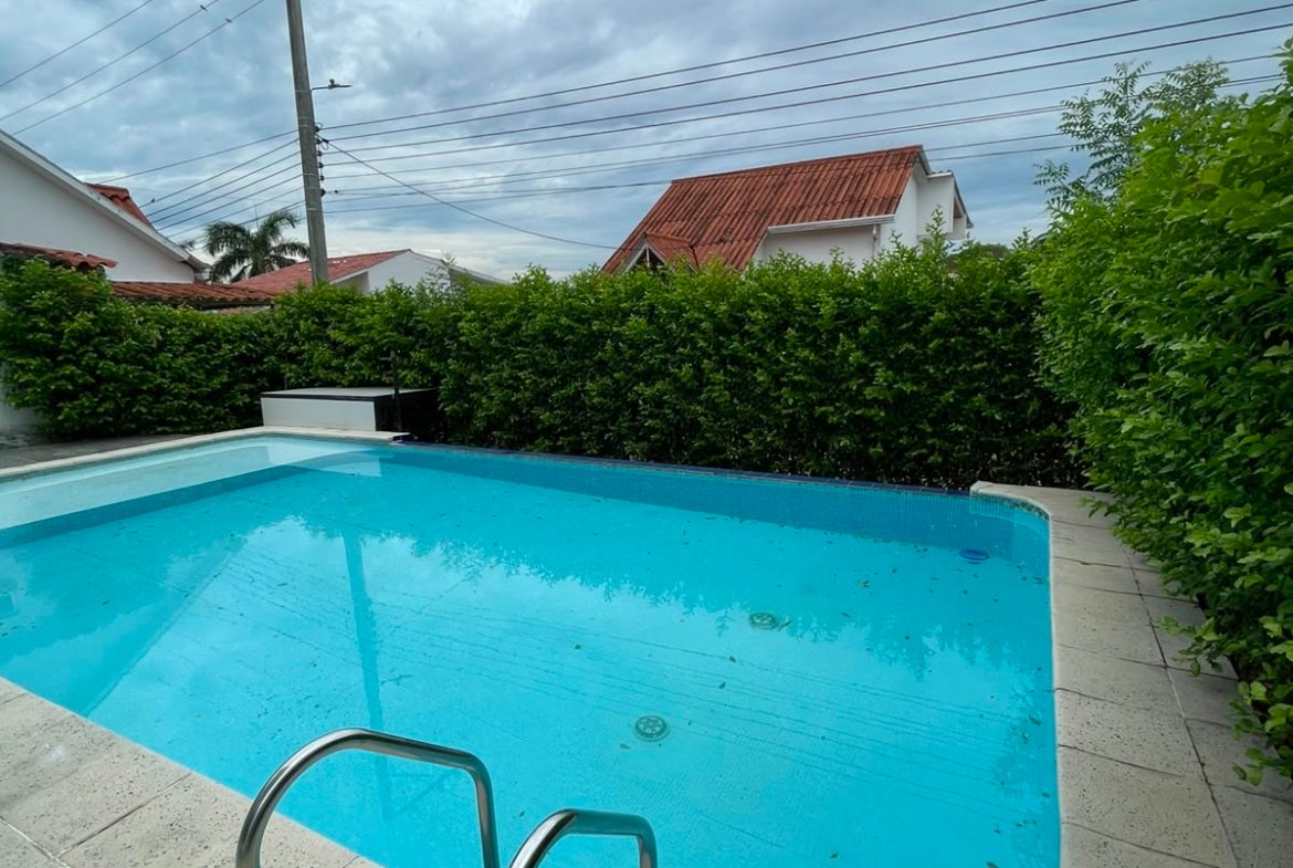 Casa campestre en venta en Girardot, Condominio Campestre Villa María