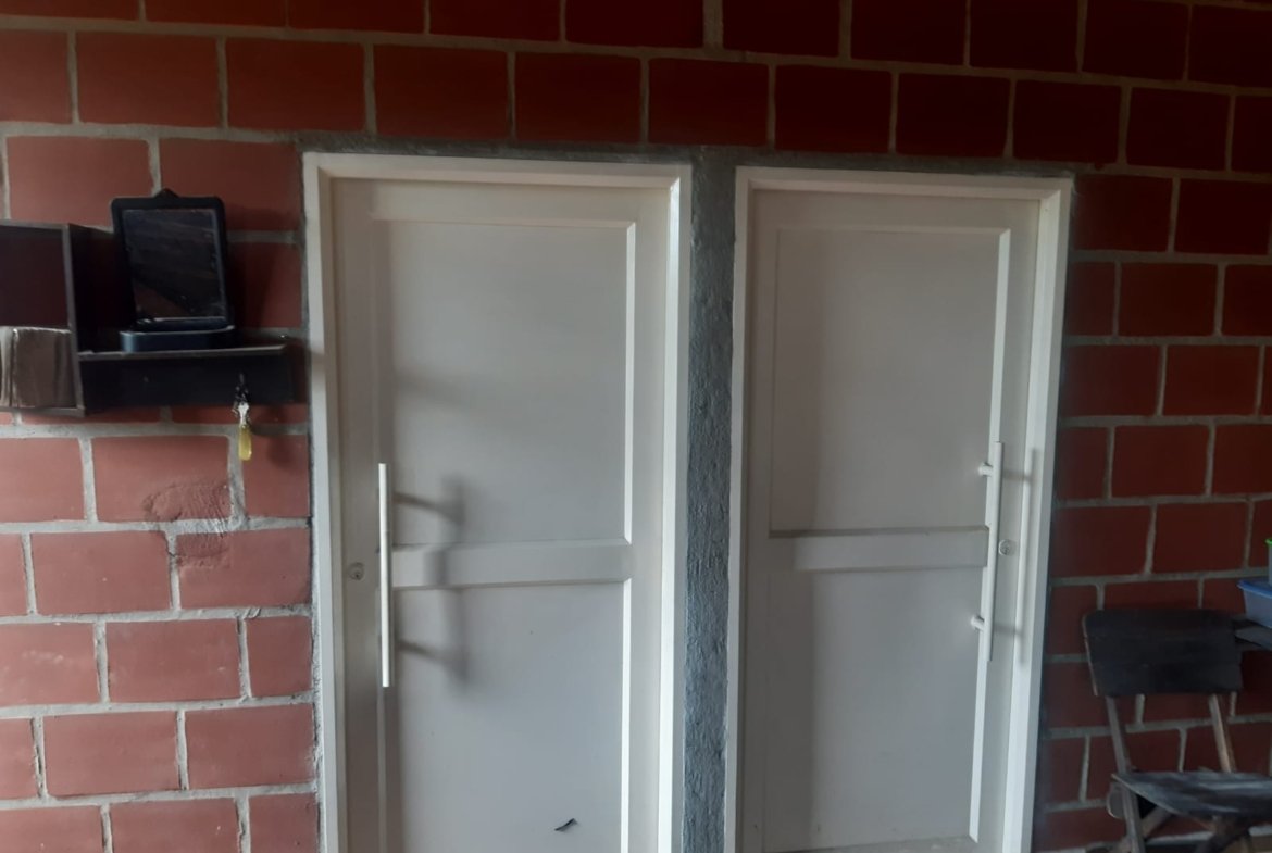 CASA ESQUINERA EN VENTA – VILLAGORGONA, BARRIO LA VICTORIA