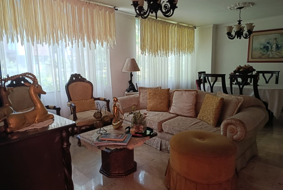 Venta casa en Medellin en Loma de Los Bernal