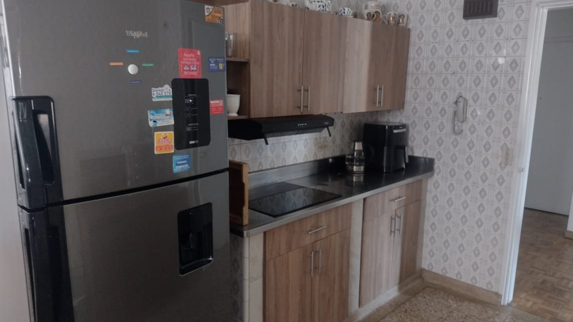 Apartamento en venta en el Centro de Medellín, sobre la Avenida La Playa
