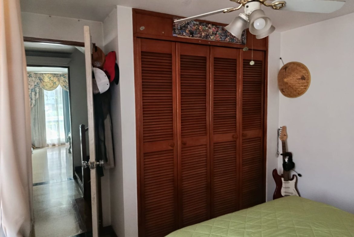 Venta casa en Medellin en Loma de Los Bernal