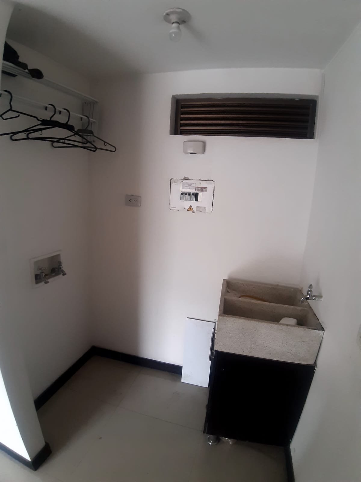 Apartaestudio en venta- Eduardo Santos, buena oferta