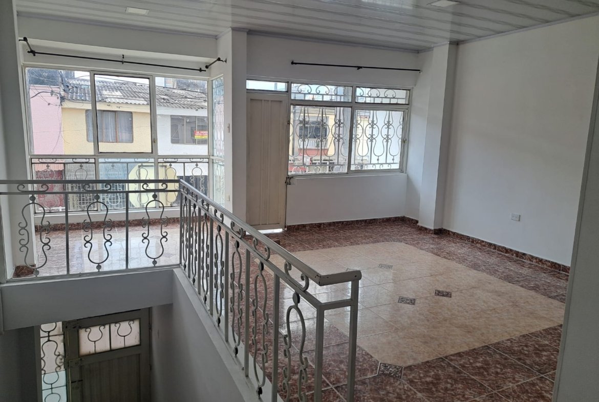 Venta de Casa de 2 Plantas en el Barrio Granada, Armenia, Quindío