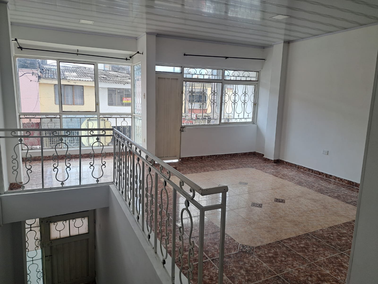 4d007659-3f46-4360-8ce6-196d45ad5ba4 (1) Venta de Casa de 2 Plantas en el Barrio Granada, Armenia, Quindío