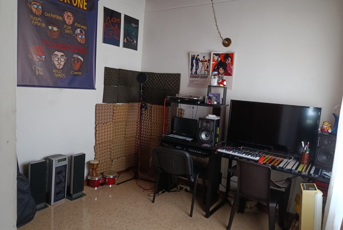 Venta casa en Medellin en Loma de Los Bernal