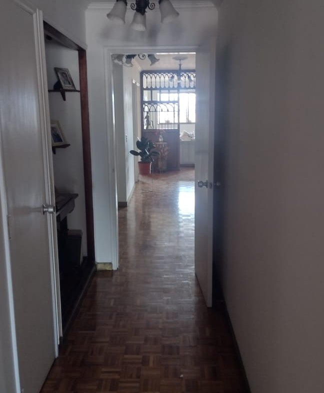 Apartamento en venta en el Centro de Medellín, sobre la Avenida La Playa