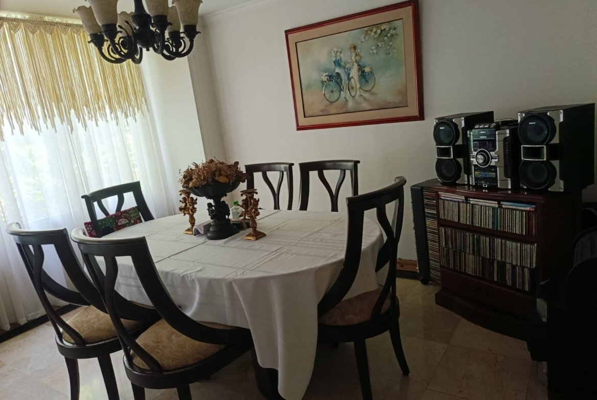 Venta casa en Medellin en Loma de Los Bernal