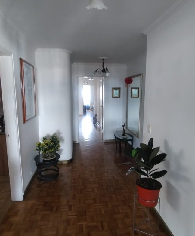 Apartamento en venta en el Centro de Medellín, sobre la Avenida La Playa