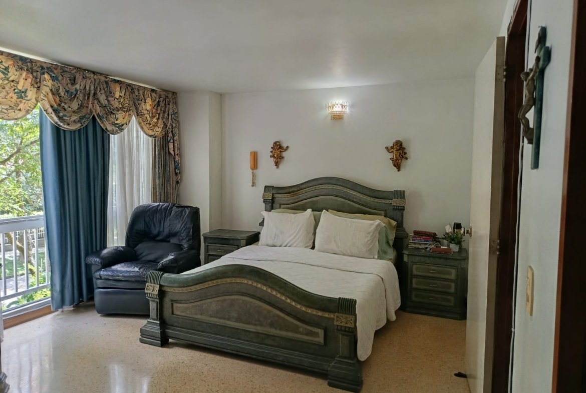 Venta casa en Medellin en Loma de Los Bernal