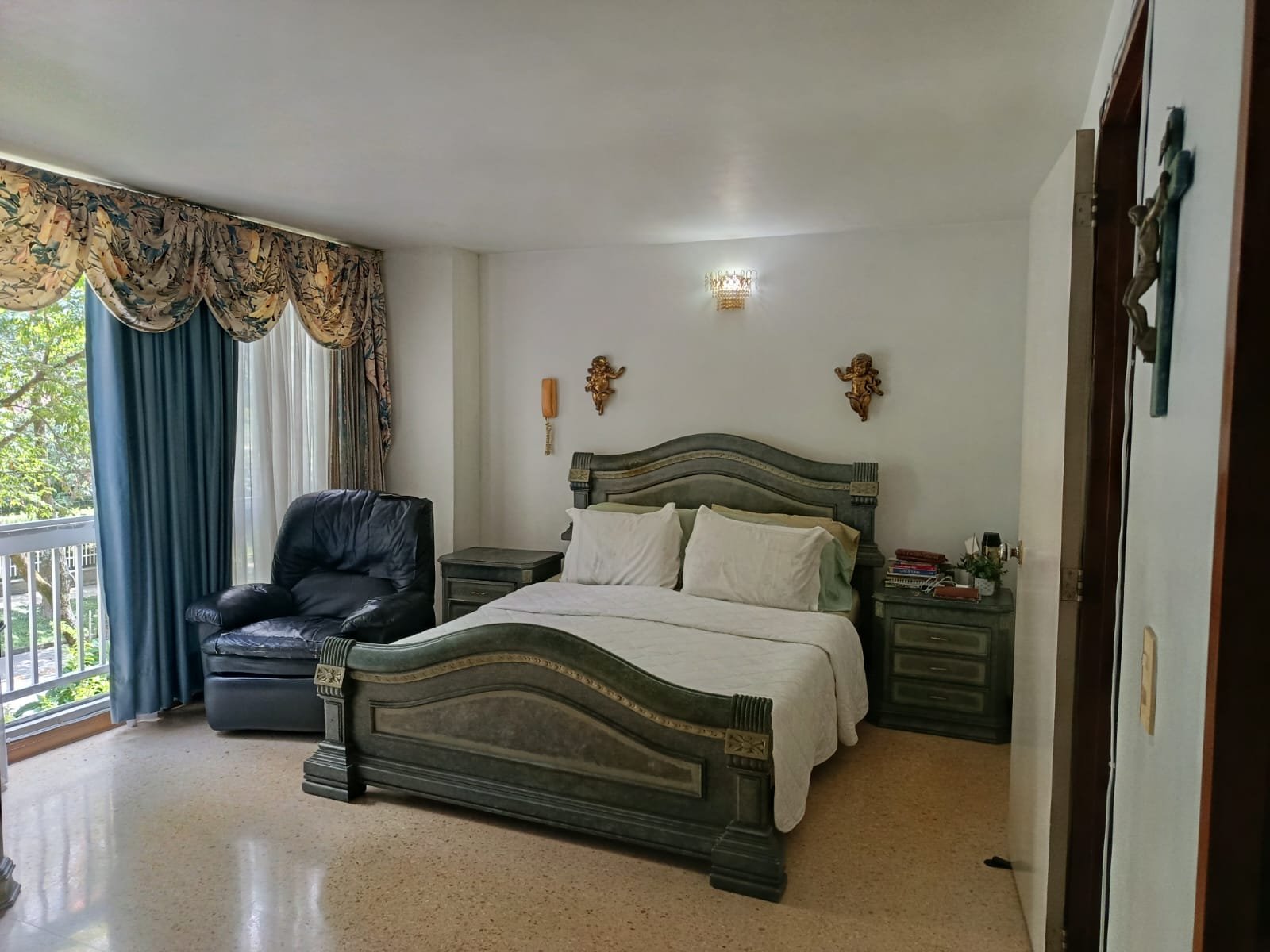 Venta casa en Medellin en Loma de Los Bernal