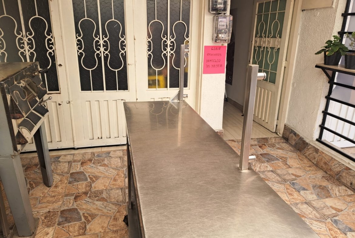 Venta de Casa de 2 Plantas en el Barrio Granada, Armenia, Quindío