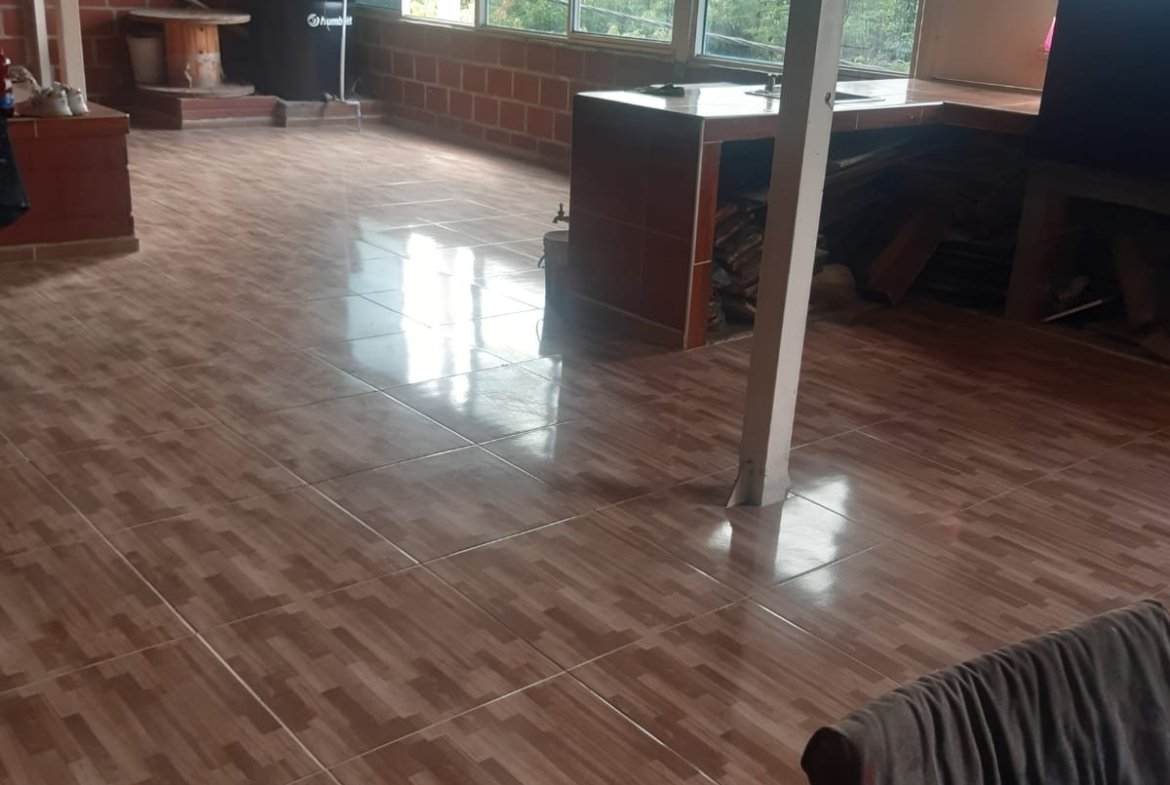 CASA ESQUINERA EN VENTA – VILLAGORGONA, BARRIO LA VICTORIA