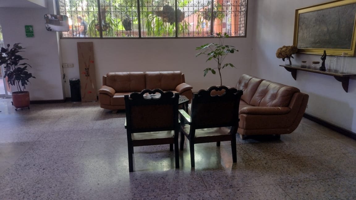 Apartamento en venta en el Centro de Medellín, sobre la Avenida La Playa