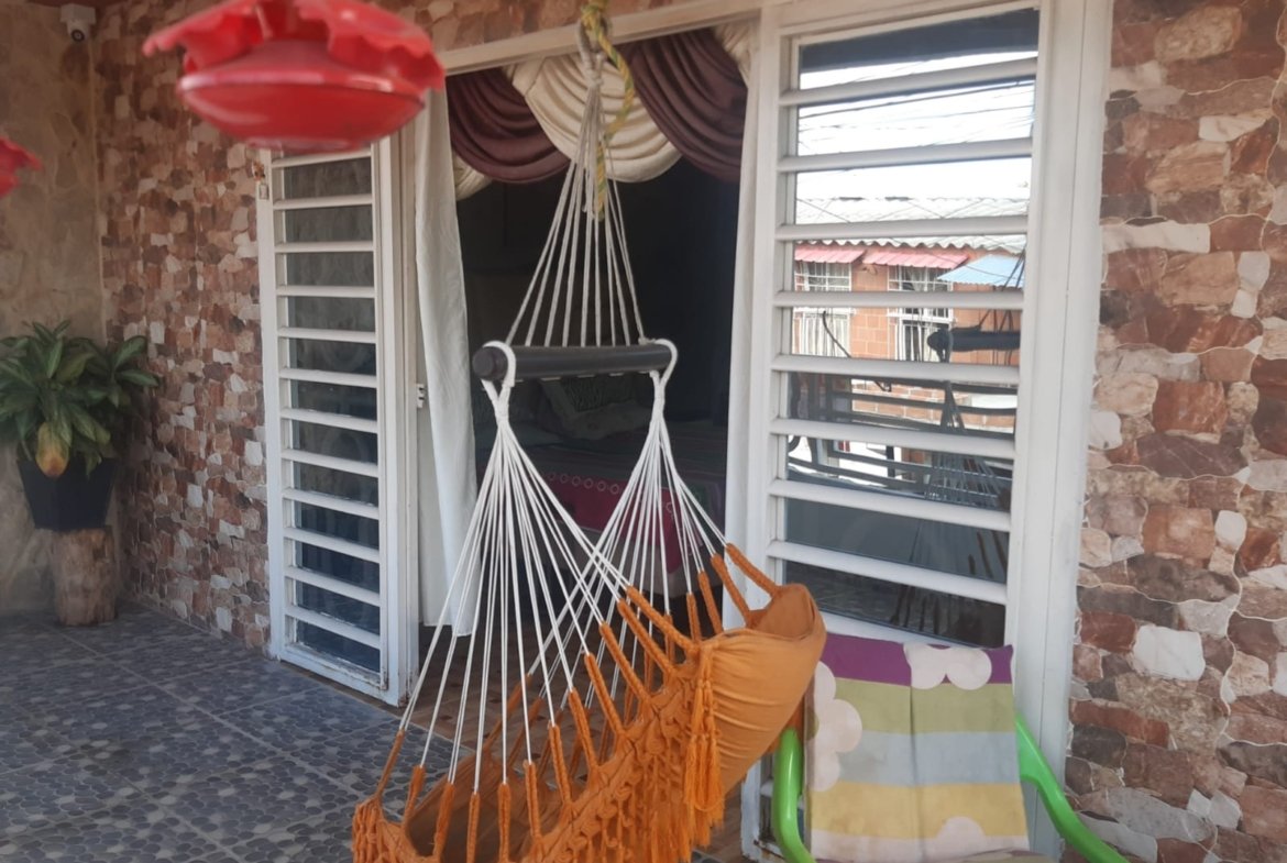 CASA ESQUINERA EN VENTA – VILLAGORGONA, BARRIO LA VICTORIA