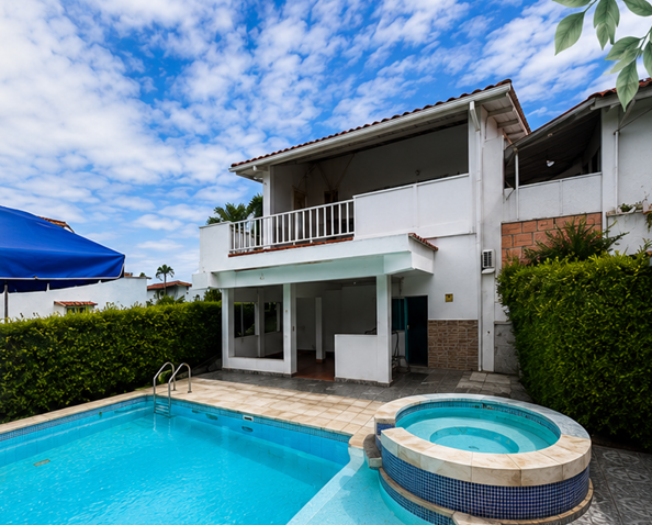 Casa campestre en venta en Girardot, Condominio Campestre Villa María