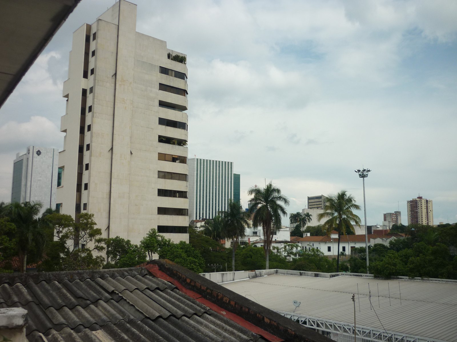 P1120876 ARRIENDO APARTAMENTOS Y APARTESTUDIOS EN CENTENARIO CALI VALLE