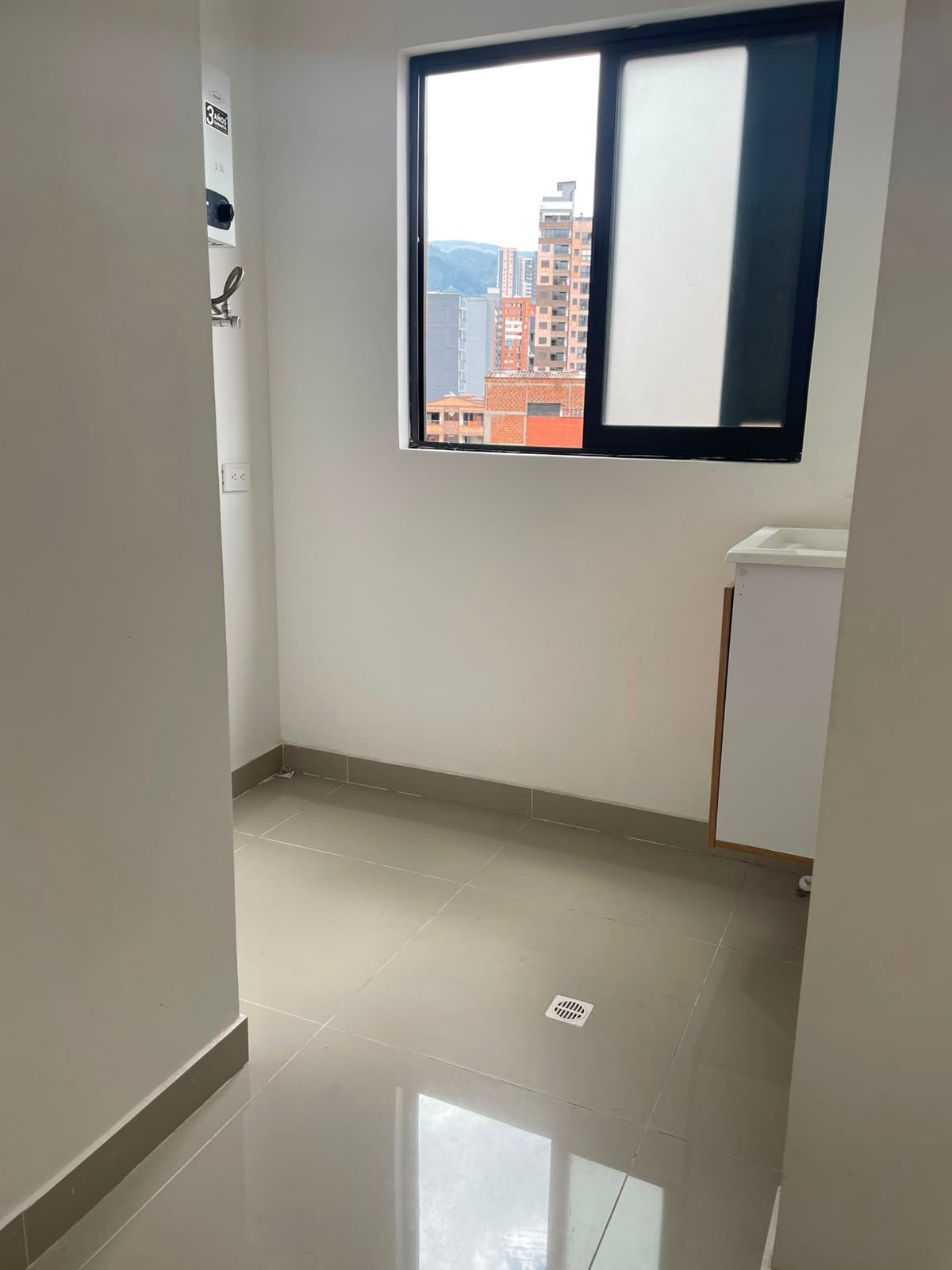 WhatsApp Image 2026-08-21 at 5.16.00 PM GANGAZO. Apartamento en Venta en Sabaneta, Sector Calle Larga