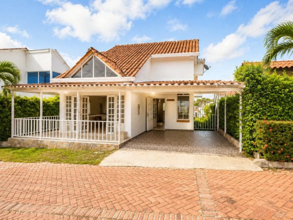 Casa campestre en venta en Girardot, Condominio Campestre Villa María