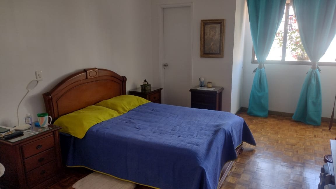 Apartamento en venta en el Centro de Medellín, sobre la Avenida La Playa
