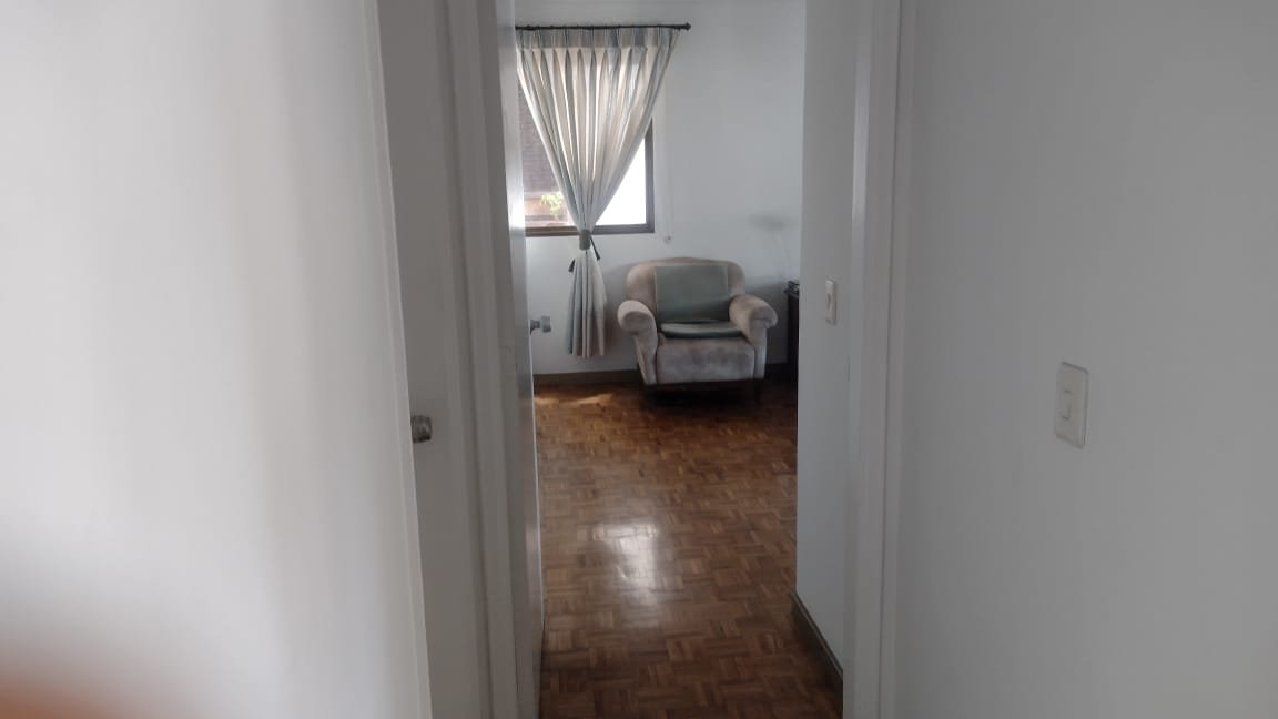 Apartamento en venta en el Centro de Medellín, sobre la Avenida La Playa