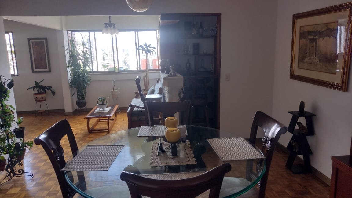Apartamento en venta en el Centro de Medellín, sobre la Avenida La Playa