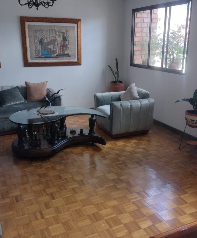 Apartamento en venta en el Centro de Medellín, sobre la Avenida La Playa