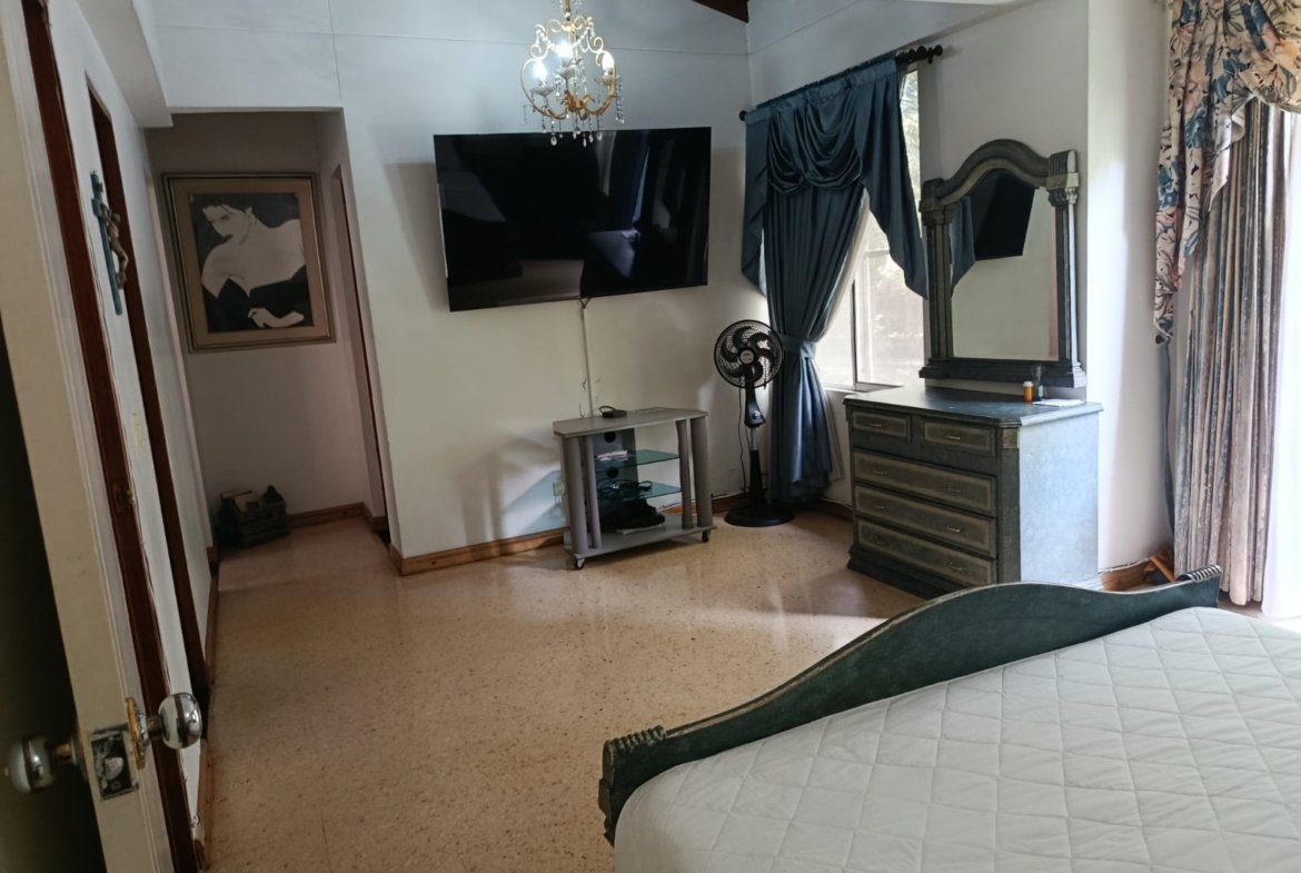 Venta casa en Medellin en Loma de Los Bernal