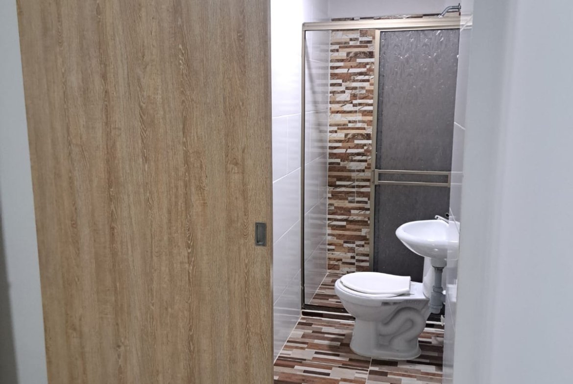 Venta de Casa de 2 Plantas en el Barrio Granada, Armenia, Quindío