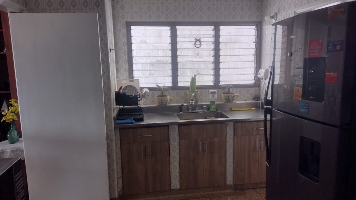 Apartamento en venta en el Centro de Medellín, sobre la Avenida La Playa