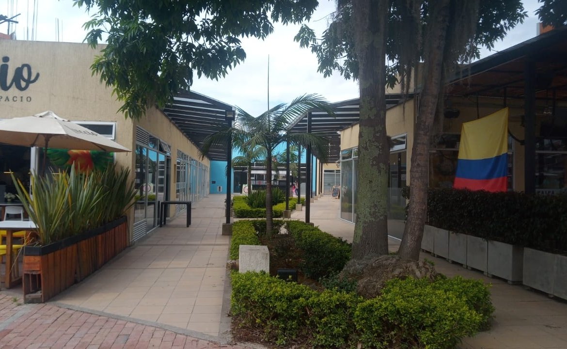 ARRIENDO LOCAL PAIPA BOYACA CENTRO COMERCIAL EL CARACOL 300 MTS