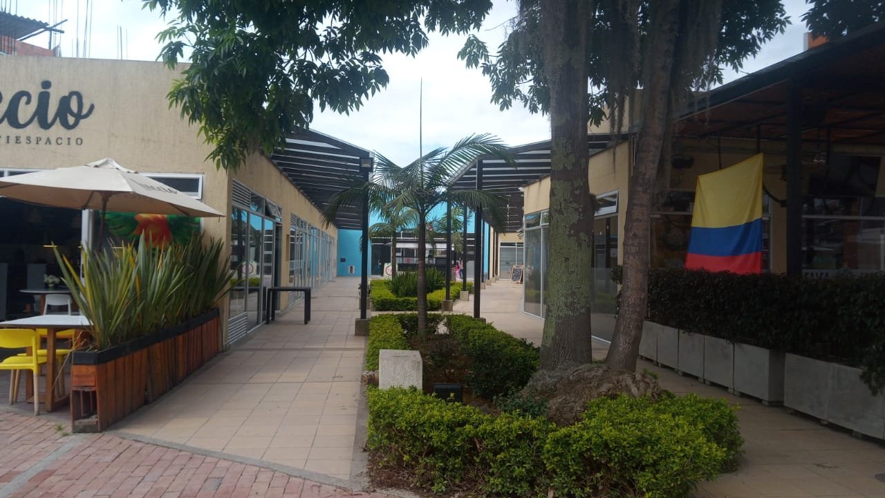 foto 4 centro comercial el caracol Paipa ARRIENDO LOCAL PAIPA BOYACA CENTRO COMERCIAL EL CARACOL 300 MTS