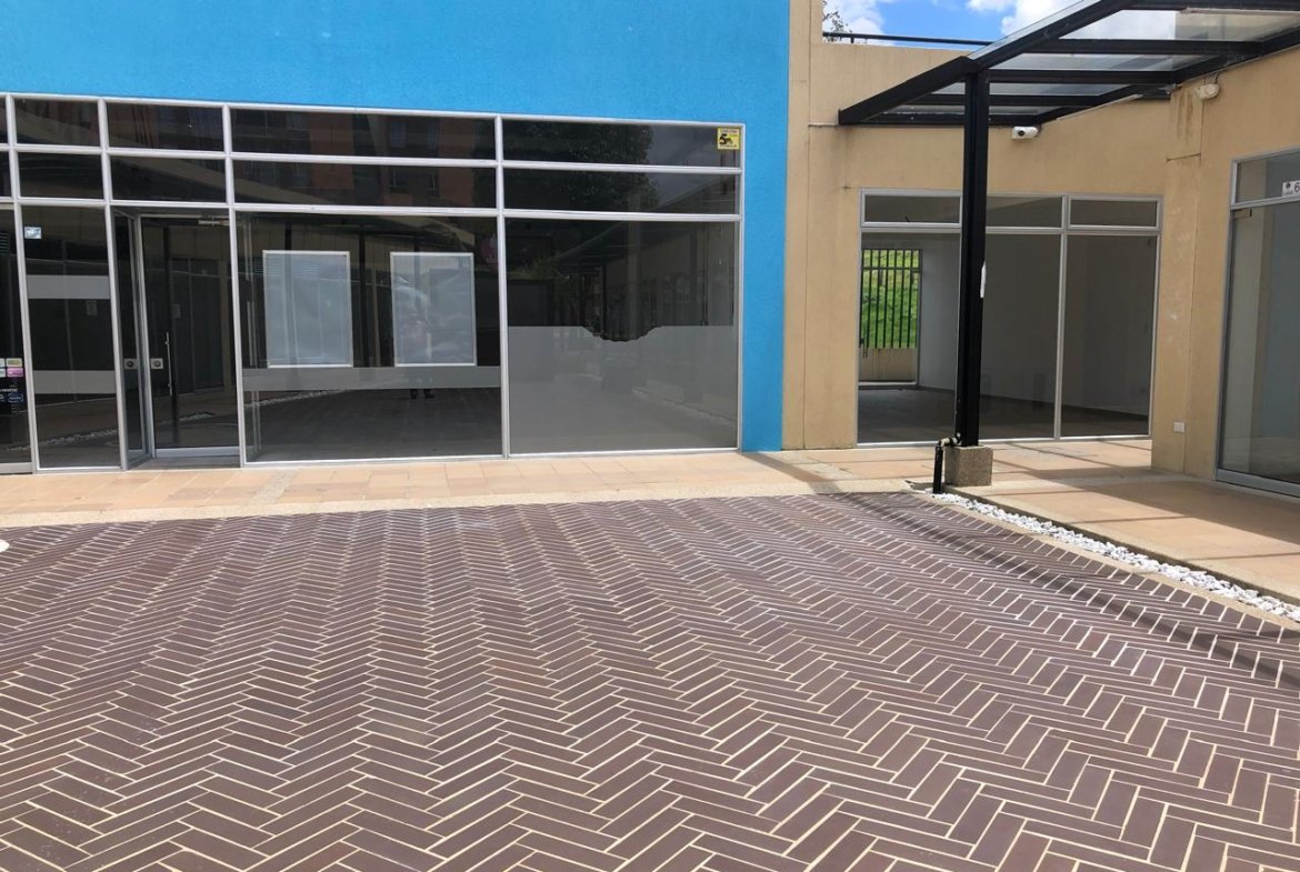 ARRIENDO LOCAL PAIPA BOYACA CENTRO COMERCIAL EL CARACOL 300 MTS