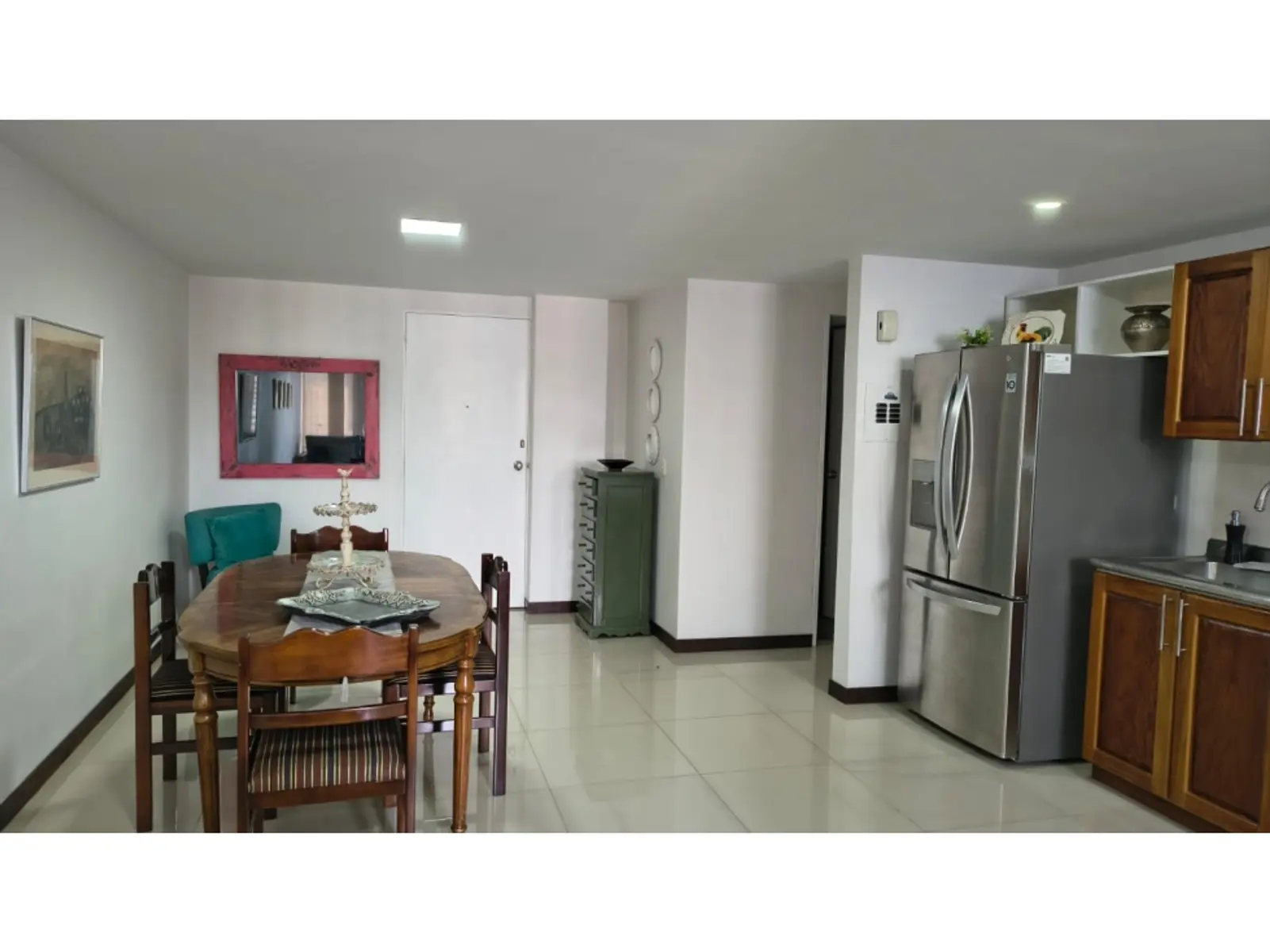 th.outside1200x1200.6a6e3c6690472_infocdn__gr203084320260619122013jpeg Apartamento en Arriendo en Loma De San Julian, Medellín