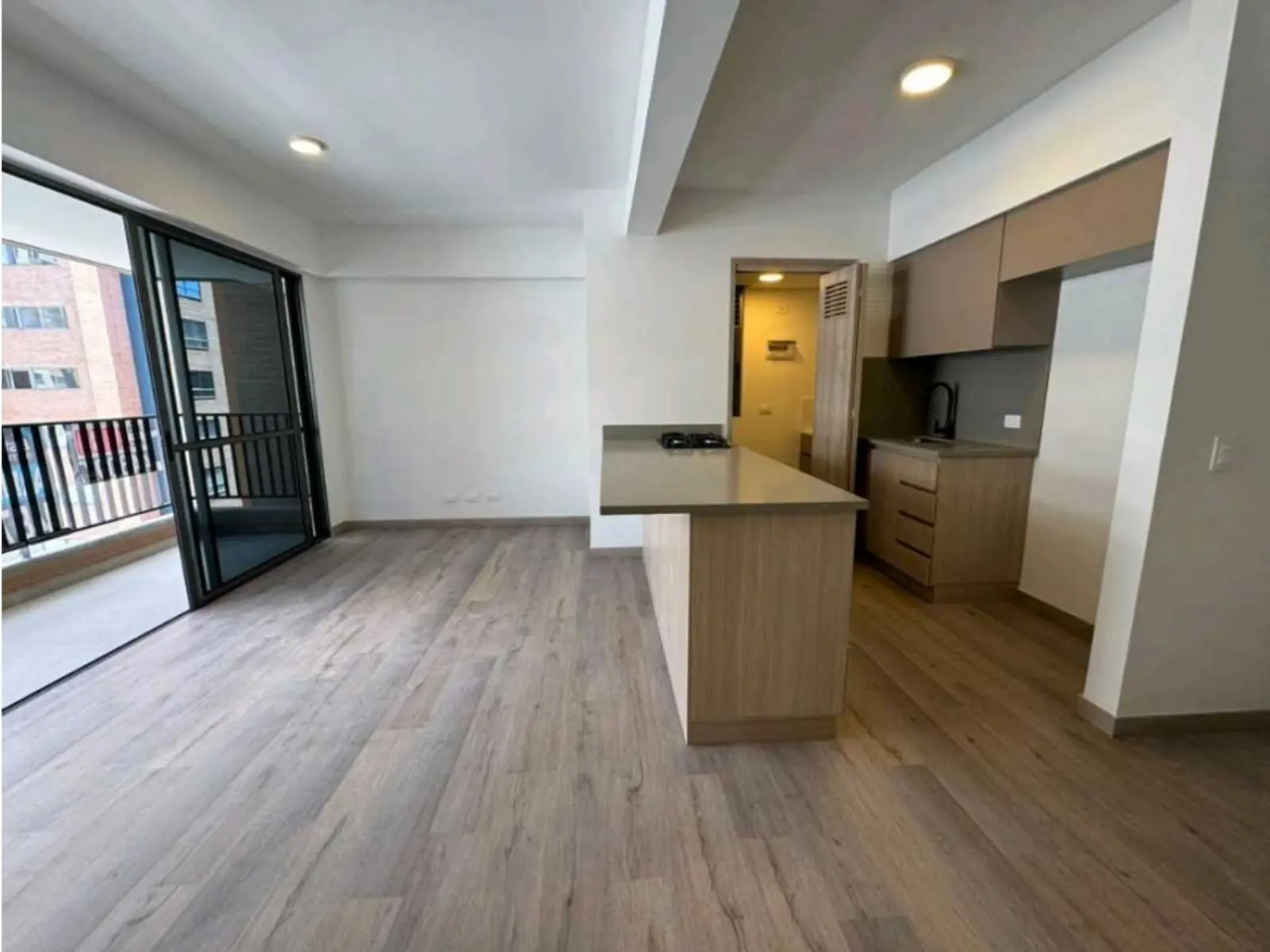 th.outside1200x1200.6a6e43613dfff_infocdn__gr-copia-de-amplio-apartamento-ci-1785608614-5098-3160jpeg Apartamento en Arriendo en Ciudad del Río, Medellín