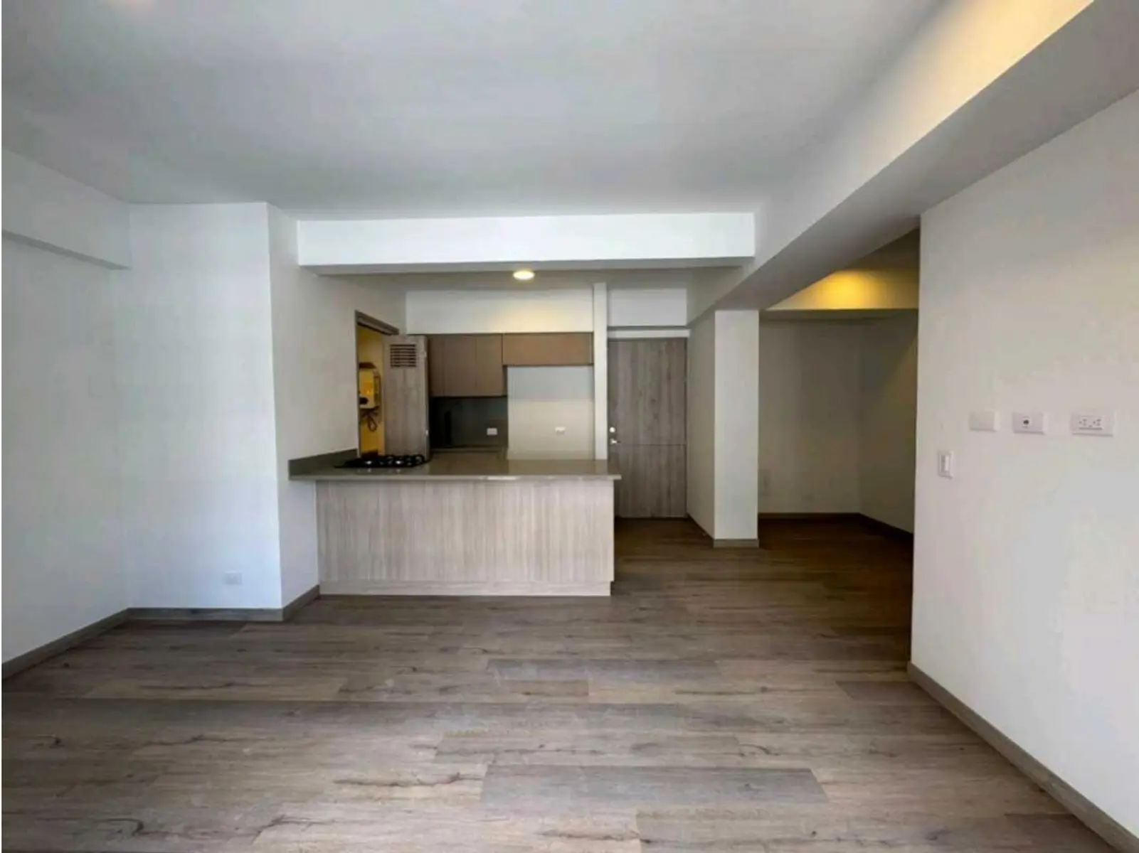th.outside1200x1200.6a6e43621c76c_infocdn__gr-copia-de-amplio-apartamento-ci-1785608617-6565-1554jpeg Apartamento en Arriendo en Ciudad del Río, Medellín