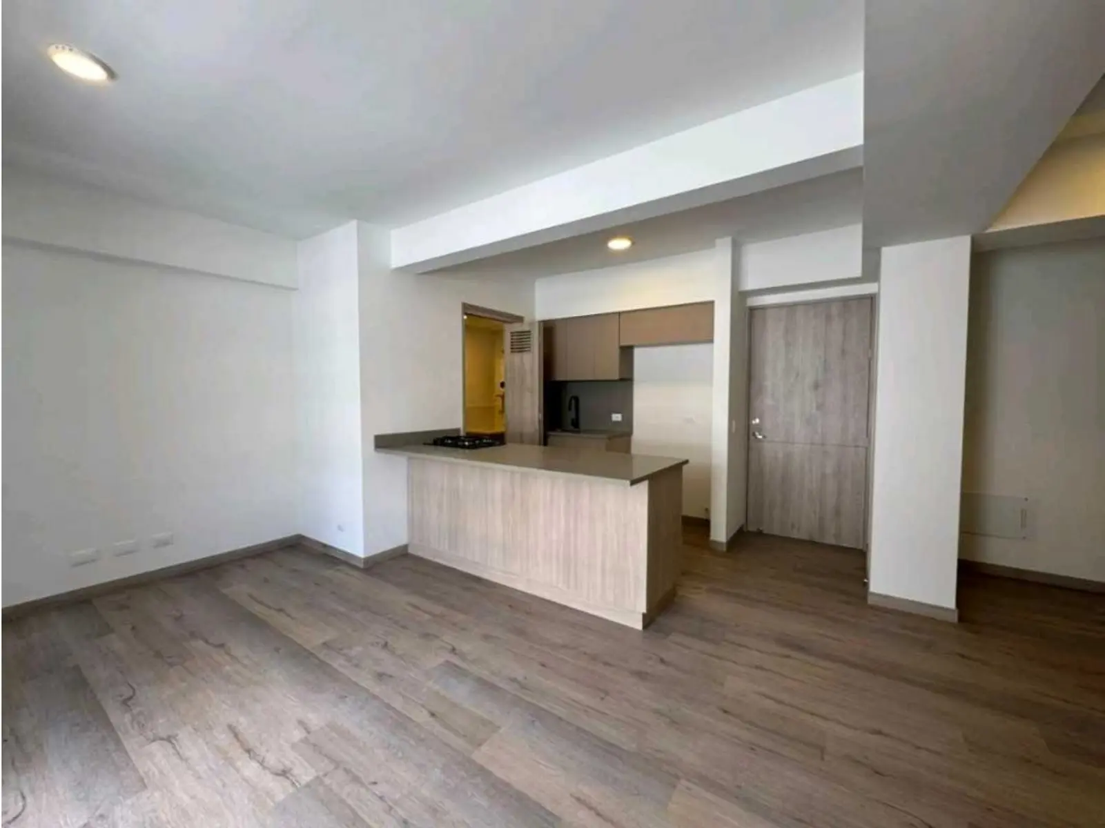 th.outside1200x1200.6a6e4364b6145_infocdn__gr-apartamento-ciudad-del-rio-1785608630-7572-7080jpeg Apartamento en Arriendo en Ciudad del Río, Medellín