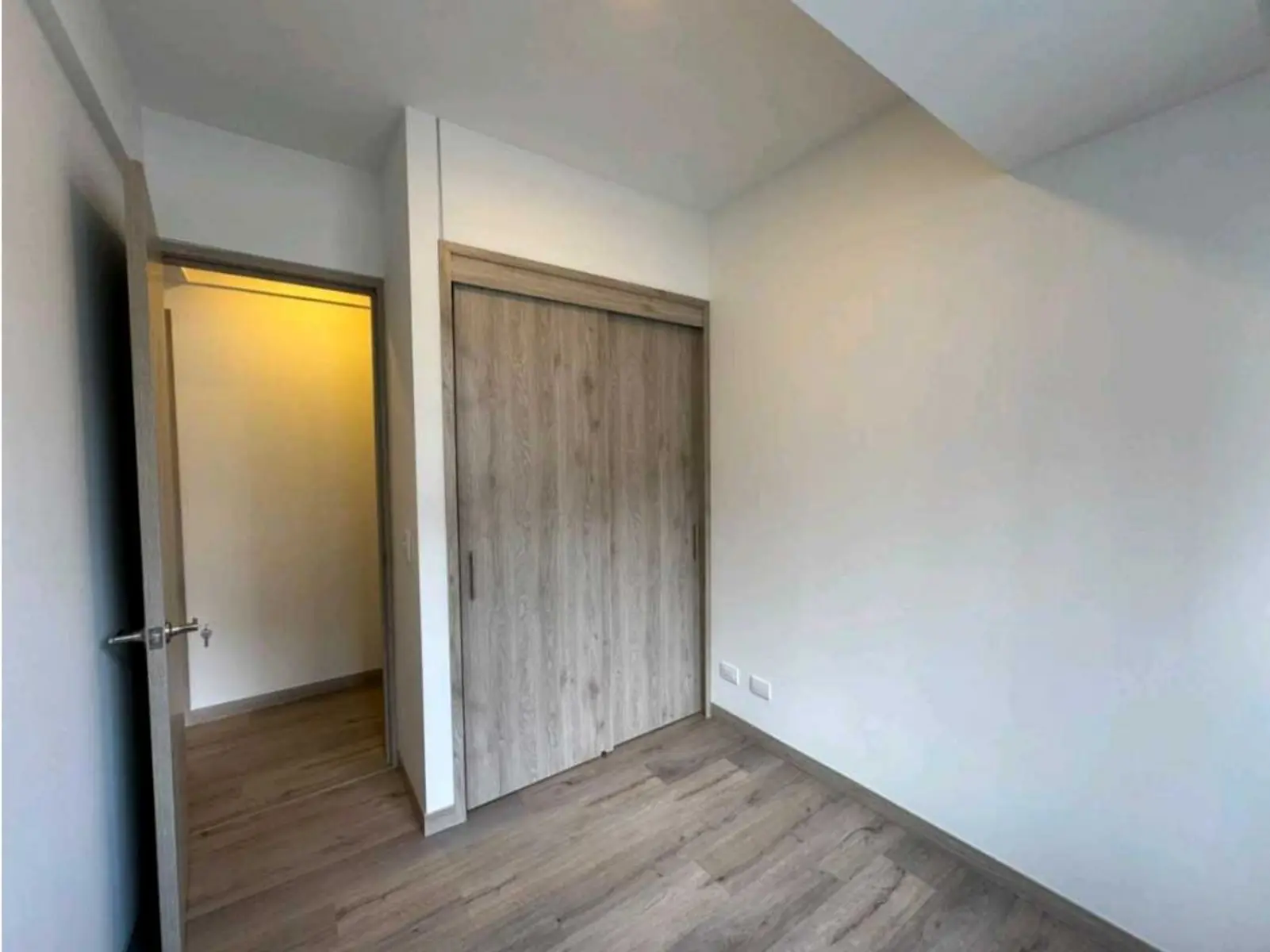 th.outside1200x1200.6a6e436699490_infocdn__gr-apartamento-ciudad-del-rio-1785608639-91-2776jpeg Apartamento en Arriendo en Ciudad del Río, Medellín