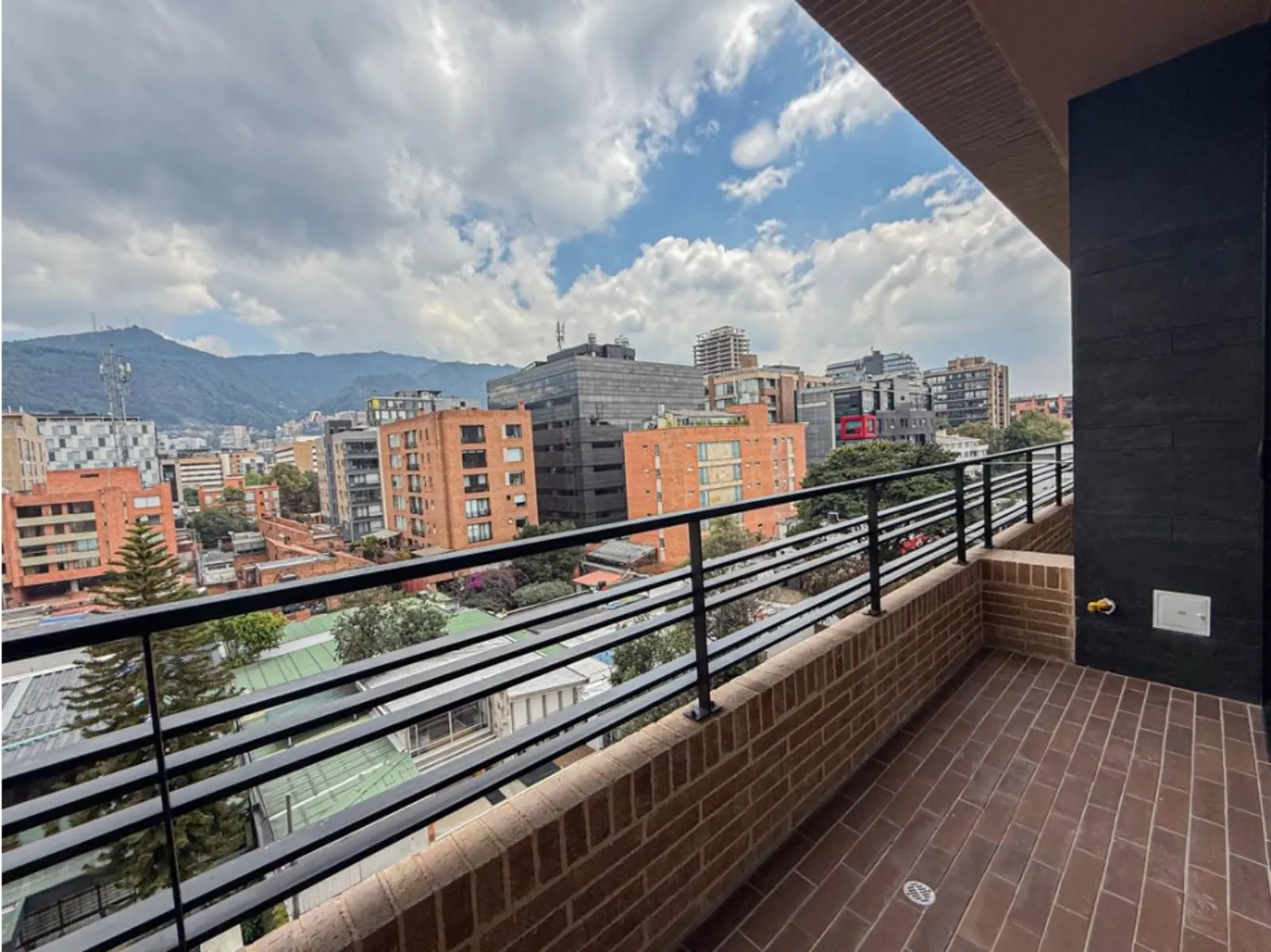 th.outside1200x1200.6a74cafd6b0af_infocdn__gr-apartamento-disponible-venta-y-1741888081-1836-2335jpeg Apartamento en Arriendo en Usaquen, Bogotá