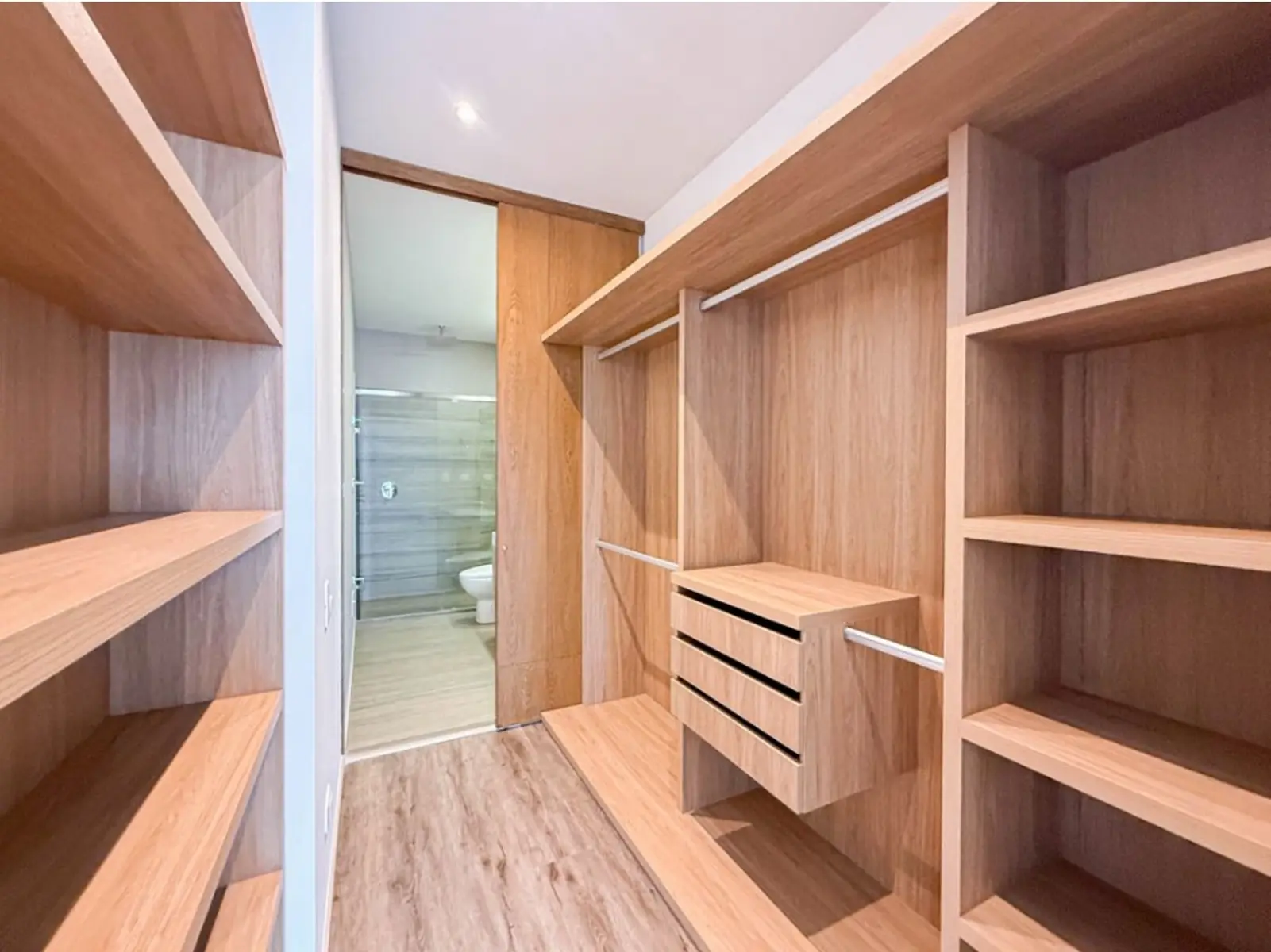 th.outside1200x1200.6a74cb002e28c_infocdn__gr-apartamento-disponible-venta-y-1741888092-7958-2895jpeg Apartamento en Arriendo en Usaquen, Bogotá