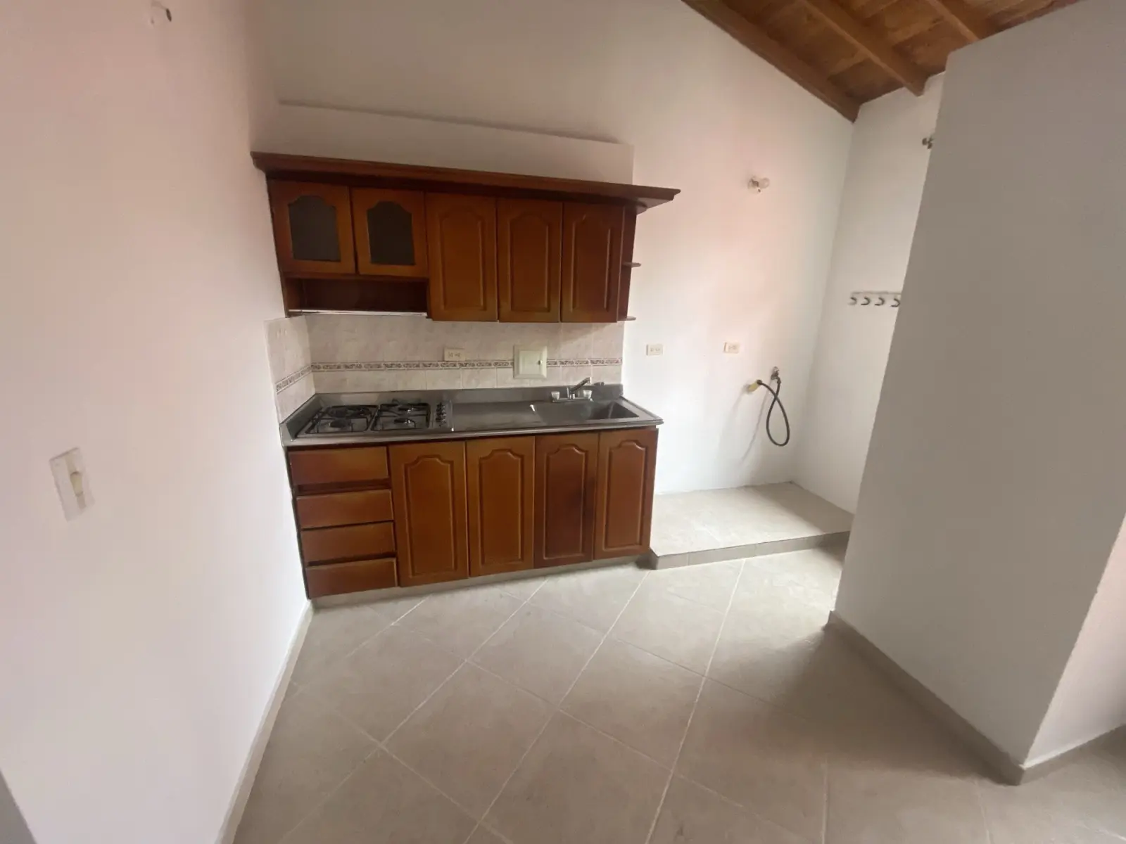 th.outside1200x1200.6a773538d9da0_infocdn__515524-1-1786051157-1jpg Apartamento en Arriendo en Las Lomitas, Sabaneta